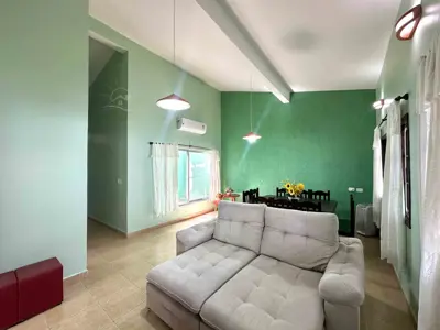 Casa - Térrea com 2 quartos (sendo 1 suite(s)) a 800,00 metros praia.