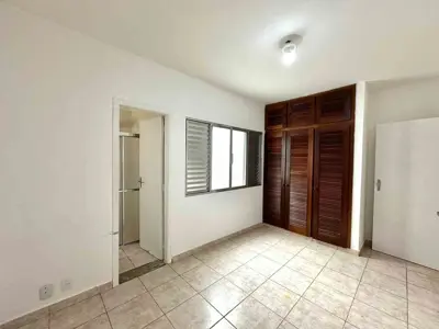 Casa - Térrea com 3 quartos (sendo 2 suite(s)) a 600,00 metros praia.