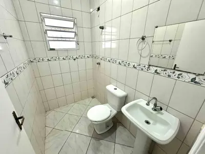 Casa - Térrea com 2 quartos (sendo 1 suite(s)) a 1600,00 metros praia.