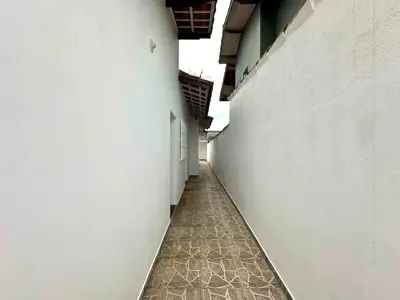 Casa - Térrea com 2 quartos (sendo 1 suite(s)) a 1600,00 metros praia.