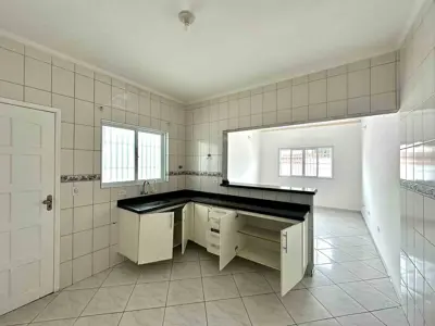 Casa - Térrea com 2 quartos (sendo 1 suite(s)) a 1600,00 metros praia.