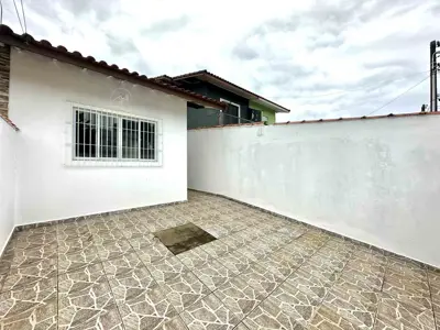 Casa - Térrea com 2 quartos (sendo 1 suite(s)) a 1600,00 metros praia.