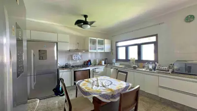 Casa - Térrea com 6 quartos (sendo 6 suite(s)) a 3000,00 metros praia.