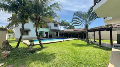 Casa - Térrea com 6 quartos (sendo 6 suite(s)) a 3000,00 metros praia.
