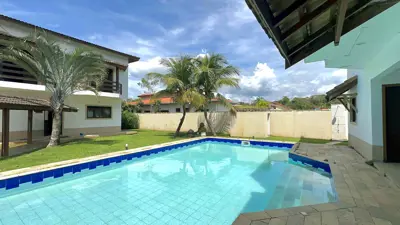 Casa - Térrea com 6 quartos (sendo 6 suite(s)) a 3000,00 metros praia.