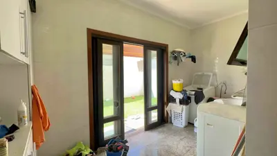 Casa - Térrea com 6 quartos (sendo 6 suite(s)) a 3000,00 metros praia.