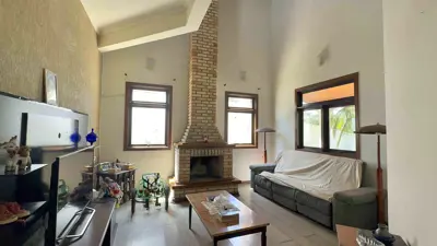 Casa - Térrea com 6 quartos (sendo 6 suite(s)) a 3000,00 metros praia.