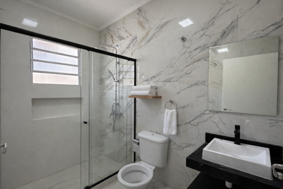 Casa - Térrea com piscina com 2 quartos (sendo 1 suite(s)) a 2000,00 metros praia.