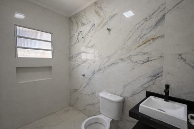 Casa - Térrea com piscina com 2 quartos (sendo 1 suite(s)) a 2000,00 metros praia.