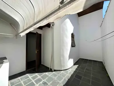 Casa - Térrea com 4 quartos (sendo 1 suite(s)) a 30,00 metros praia.