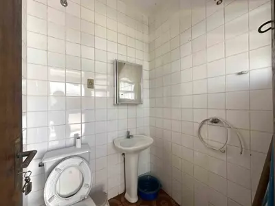 Casa - Térrea com 4 quartos (sendo 1 suite(s)) a 30,00 metros praia.