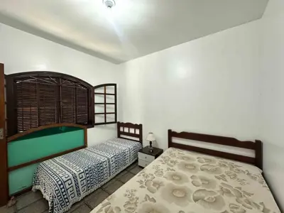 Casa - Térrea com 4 quartos (sendo 1 suite(s)) a 30,00 metros praia.