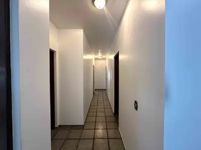 Casa - Térrea com 4 quartos (sendo 1 suite(s)) a 30,00 metros praia.