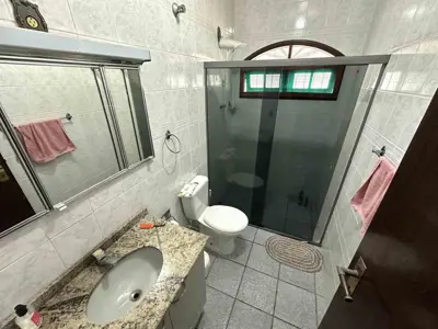 Casa - Térrea com 4 quartos (sendo 1 suite(s)) a 30,00 metros praia.