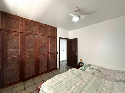 Casa - Térrea com 4 quartos (sendo 1 suite(s)) a 30,00 metros praia.