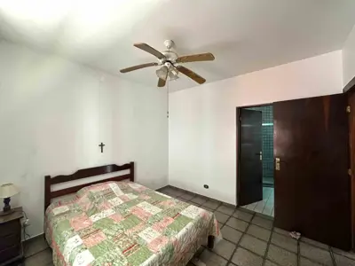 Casa - Térrea com 4 quartos (sendo 1 suite(s)) a 30,00 metros praia.