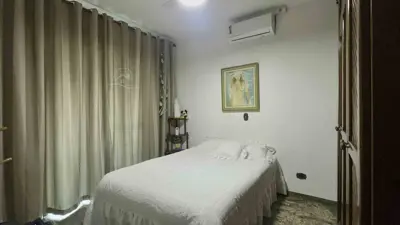 Casa - Sobrado com 7 quartos (sendo 2 suite(s)) a 3000,00 metros praia.