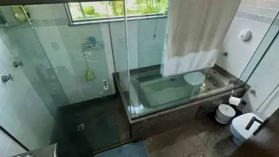 Casa - Sobrado com 7 quartos (sendo 2 suite(s)) a 3000,00 metros praia.