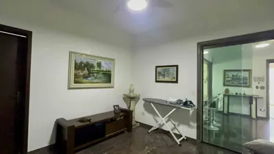 Casa - Sobrado com 7 quartos (sendo 2 suite(s)) a 3000,00 metros praia.