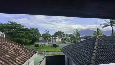 Casa - Sobrado com 7 quartos (sendo 2 suite(s)) a 3000,00 metros praia.