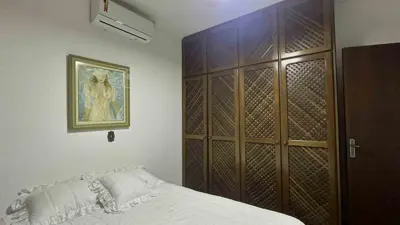 Casa - Sobrado com 7 quartos (sendo 2 suite(s)) a 3000,00 metros praia.