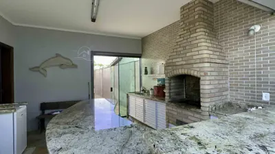 Casa - Sobrado com 7 quartos (sendo 2 suite(s)) a 3000,00 metros praia.