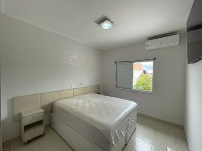 Casa - Sobrado com 4 quartos (sendo 2 suite(s)) a 800,00 metros praia.