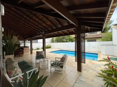 Casa - Sobrado com 4 quartos (sendo 2 suite(s)) a 800,00 metros praia.