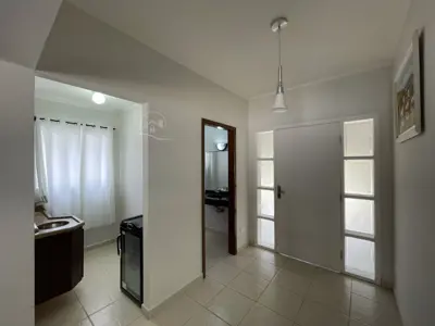 Casa - Sobrado com 4 quartos (sendo 2 suite(s)) a 800,00 metros praia.