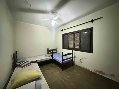 Casa - Térrea com 3 quartos (sendo 1 suite(s)) a 300,00 metros praia.