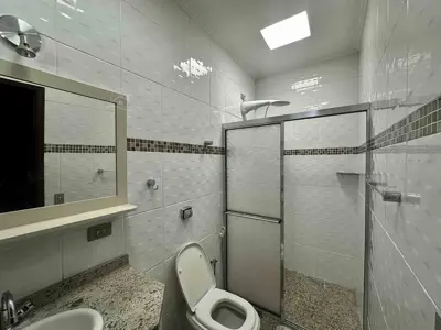 Casa - Térrea com 3 quartos (sendo 1 suite(s)) a 300,00 metros praia.