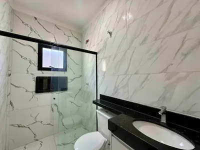 Casa - Térrea com 3 quartos (sendo 1 suite(s)) a 2300,00 metros praia.