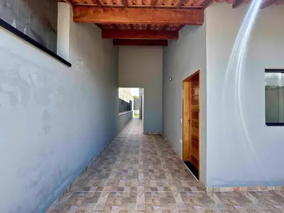 Casa - Térrea com 3 quartos (sendo 1 suite(s)) a 2300,00 metros praia.