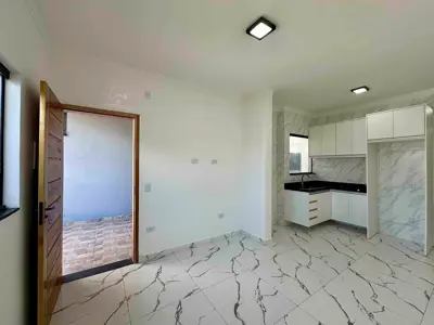 Casa - Térrea com 3 quartos (sendo 1 suite(s)) a 2300,00 metros praia.