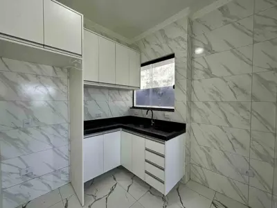 Casa - Térrea com 3 quartos (sendo 1 suite(s)) a 2300,00 metros praia.