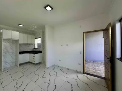 Casa - Térrea com 3 quartos (sendo 1 suite(s)) a 2300,00 metros praia.