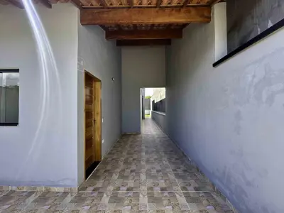 Casa - Térrea com 3 quartos (sendo 1 suite(s)) a 2300,00 metros praia.