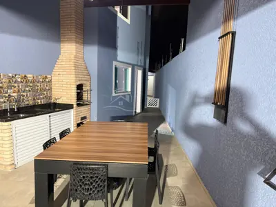Casa - Sobrado com 3 quartos (sendo 2 suite(s)) a 500,00 metros praia.