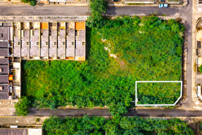 Terreno - Amplo com  quartos  a 2000,00 metros praia.