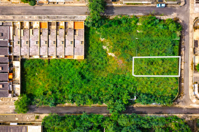 Terreno - Amplo com  quartos  a 2000,00 metros praia.