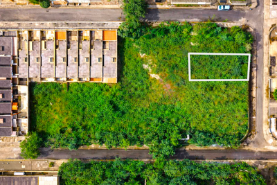 Terreno - Amplo com  quartos  a 2000,00 metros praia.