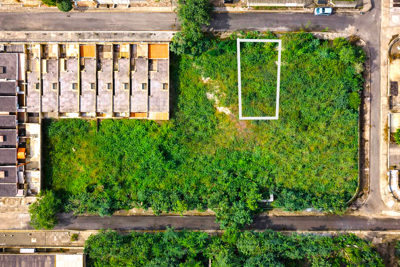 Terreno - Amplo com  quartos  a 2000,00 metros praia.