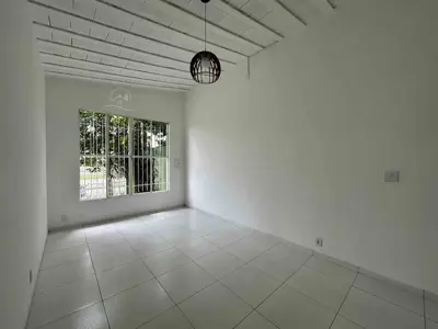 Casa - Sobrado com 3 quartos (sendo 1 suite(s)) a 800,00 metros praia.