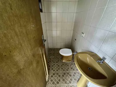 Casa - Sobrado com 3 quartos (sendo 1 suite(s)) a 800,00 metros praia.