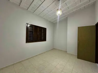 Casa - Sobrado com 3 quartos (sendo 1 suite(s)) a 800,00 metros praia.