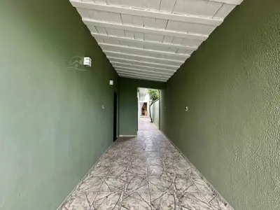 Casa - Sobrado com 3 quartos (sendo 1 suite(s)) a 800,00 metros praia.