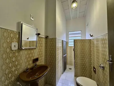 Casa - Sobrado com 3 quartos (sendo 1 suite(s)) a 800,00 metros praia.