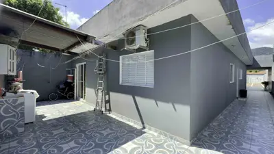 Casa - Térrea com 4 quartos (sendo 2 suite(s)) a 2000,00 metros praia.