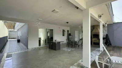 Casa - Térrea com 4 quartos (sendo 2 suite(s)) a 2000,00 metros praia.