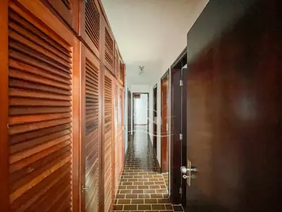 Apartamento - Amplo com 3 quartos (sendo 1 suite(s)) a 100,00 metros praia.